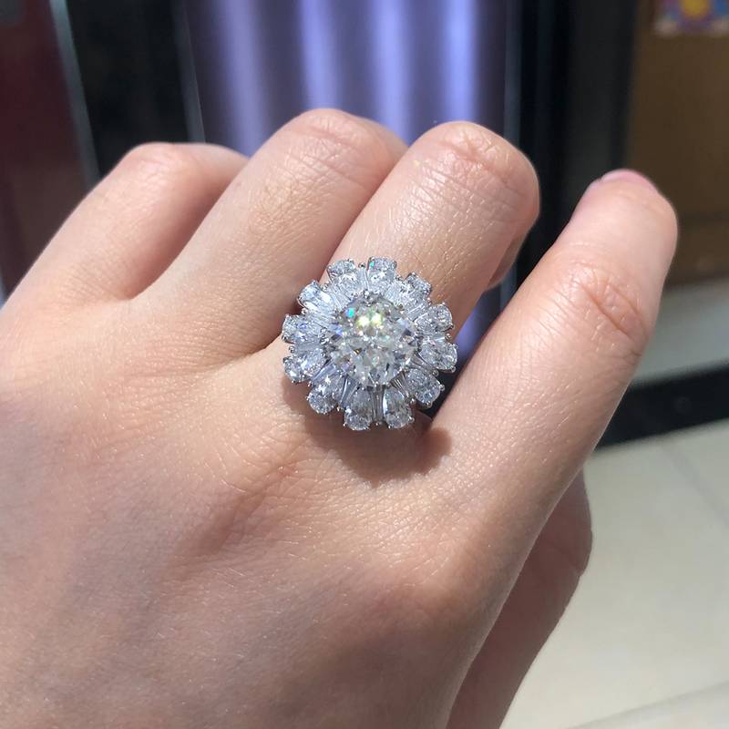光臂Affordable Luxury梨形小钻围镶枕形Women's RingS925银镀白金定制选款主石Moissanite3.5ct/副石高碳钻